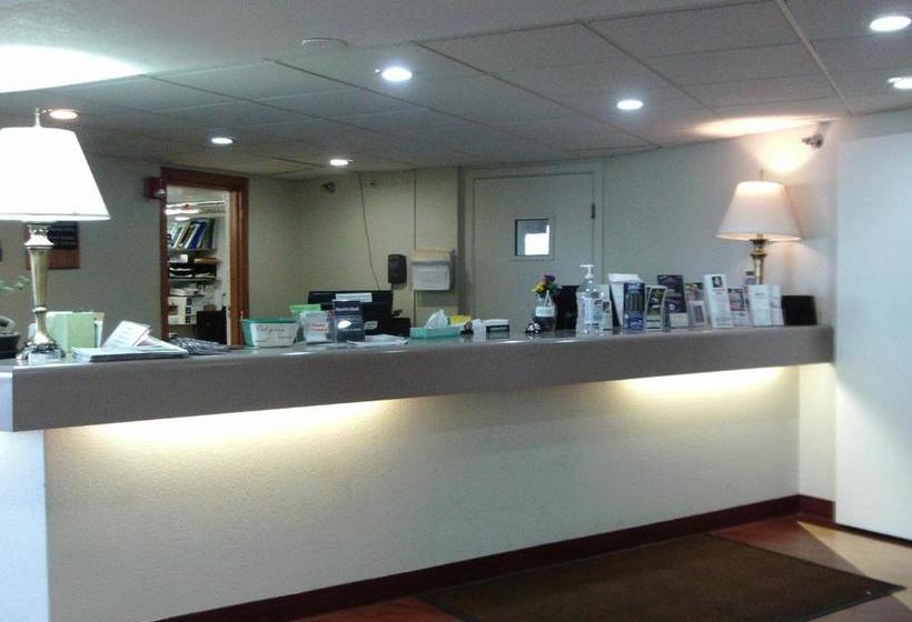 ホテル 5th Avenue Inn & Suites