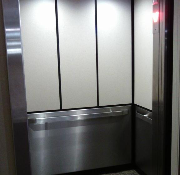 ホテル 5th Avenue Inn & Suites