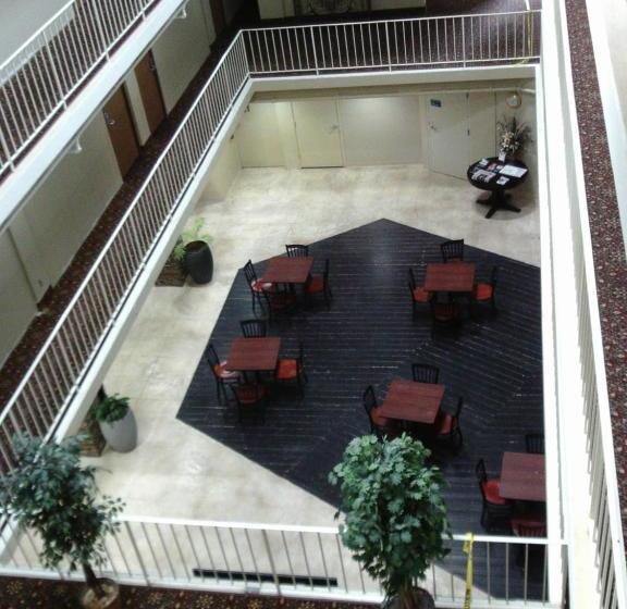 ホテル 5th Avenue Inn & Suites