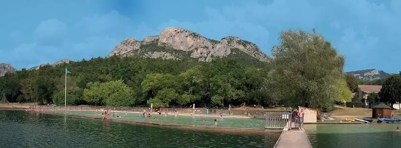 ホテル Camping Domaine Du Petit Lac