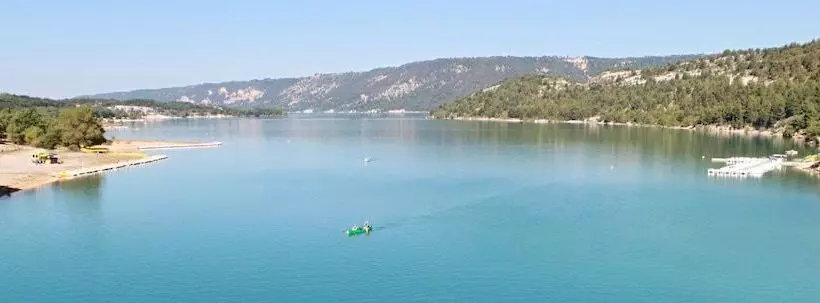 ホテル Camping Domaine Du Petit Lac