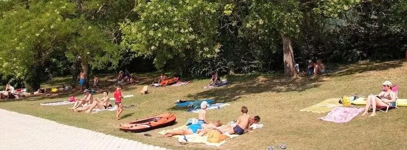 ホテル Camping Domaine Du Petit Lac
