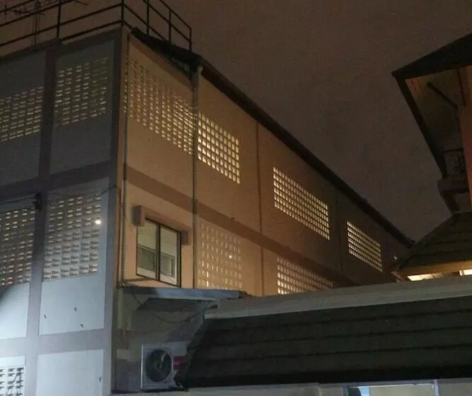 هتل L42 Hostel Suvarnabhumi Airport