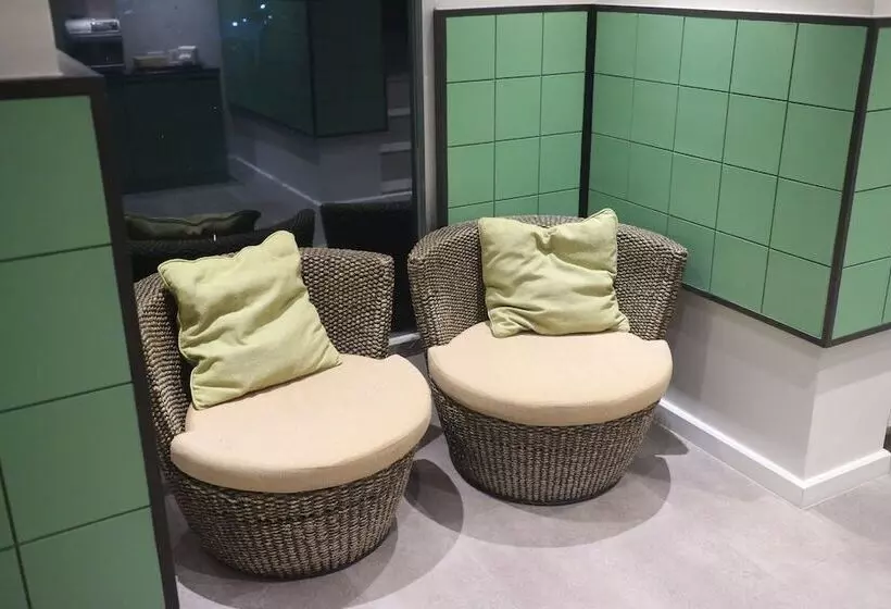 هتل L42 Hostel Suvarnabhumi Airport