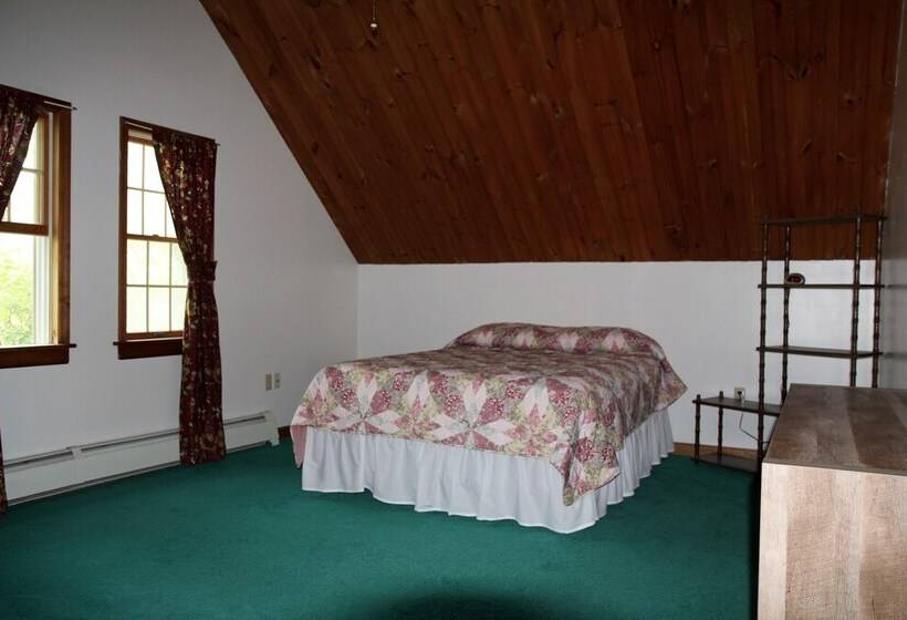 מוטל Sara Placid Inn & Suites