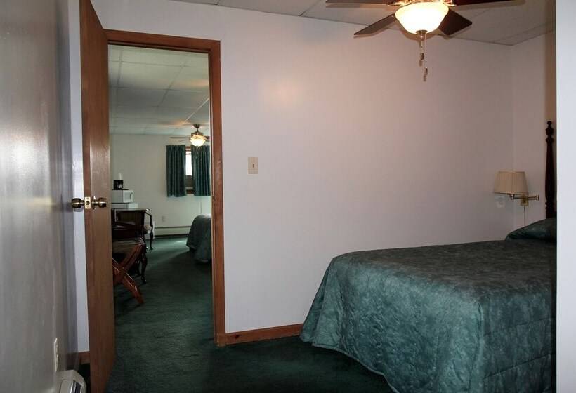 מוטל Sara Placid Inn & Suites