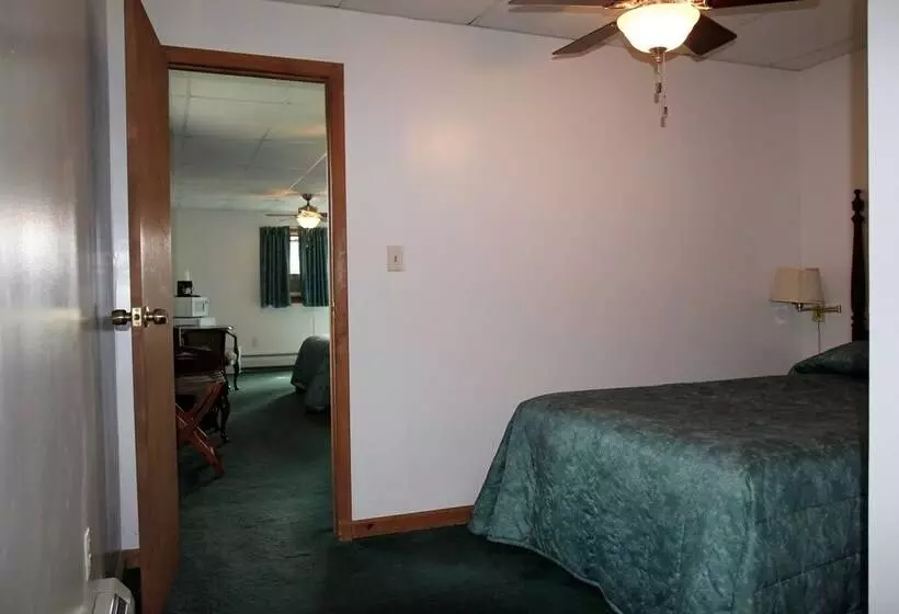 Motelli Sara Placid Inn & Suites