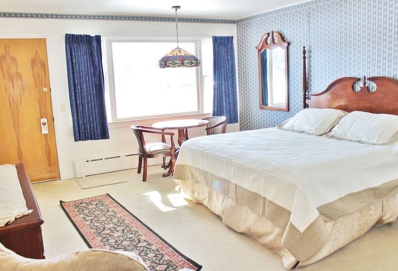 מוטל Sara Placid Inn & Suites