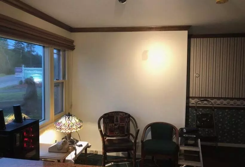 Motelli Sara Placid Inn & Suites