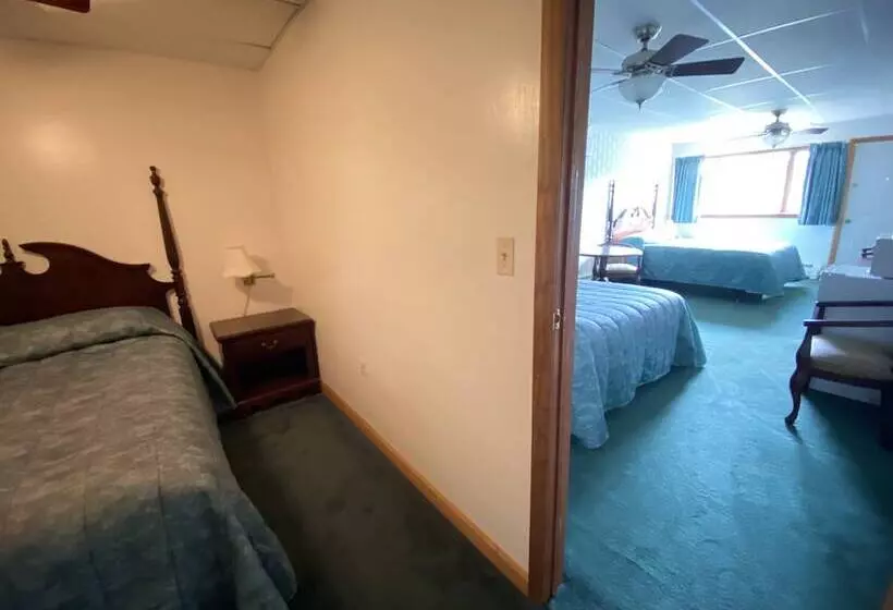 Motelli Sara Placid Inn & Suites