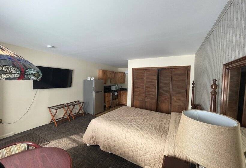 מוטל Sara Placid Inn & Suites