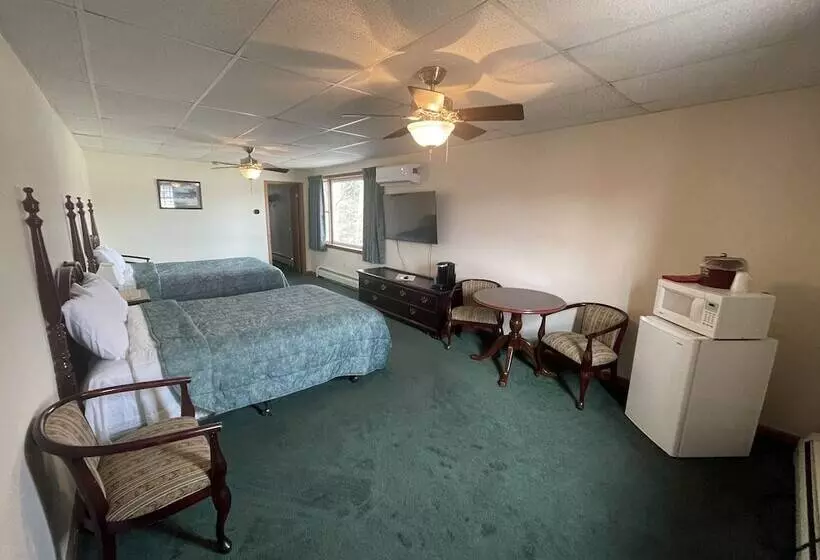 Motelli Sara Placid Inn & Suites