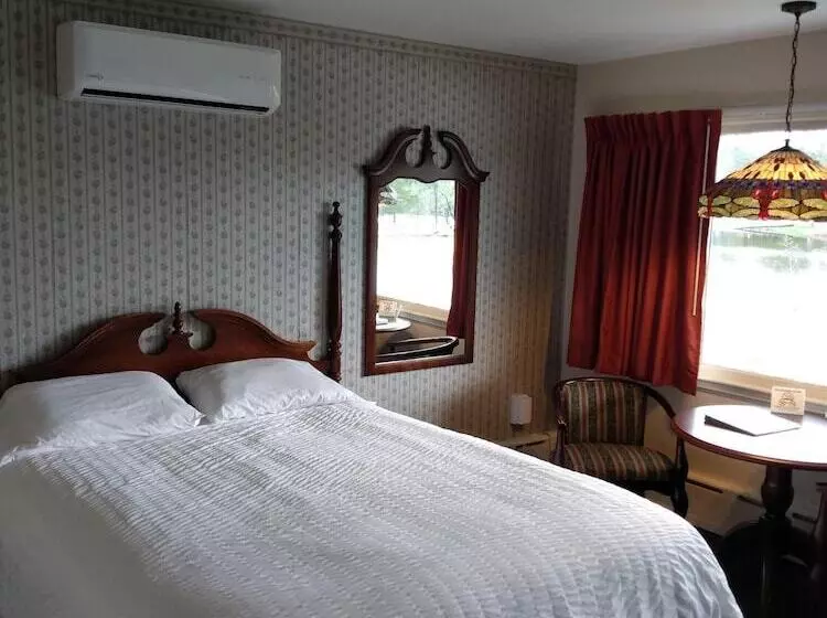 Motelli Sara Placid Inn & Suites