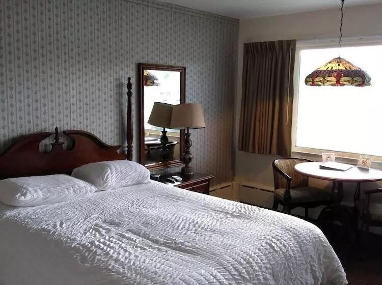 Motelli Sara Placid Inn & Suites