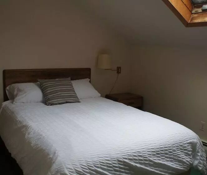 Motelli Sara Placid Inn & Suites