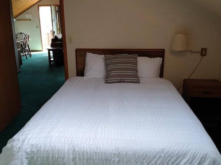 מוטל Sara Placid Inn & Suites