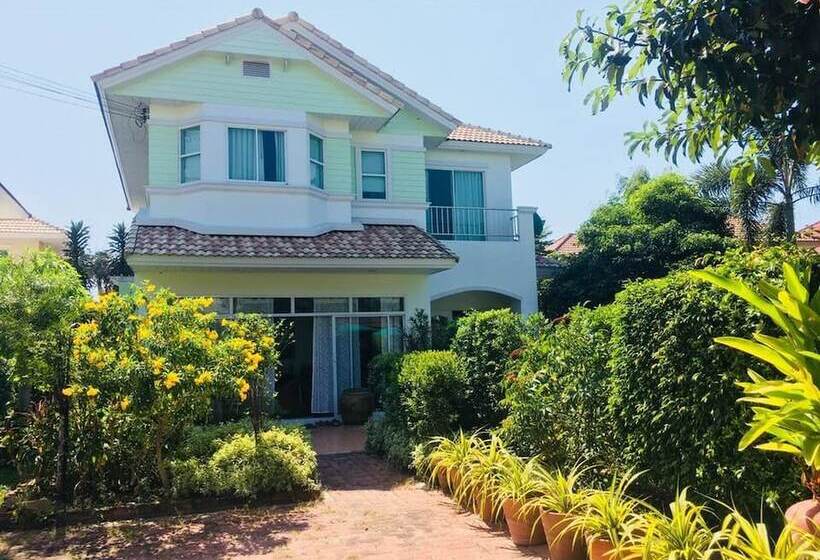 پانسیون Baan Peacock