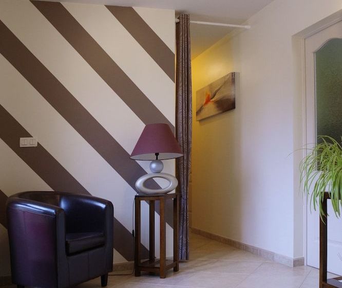 بنسيون Moreau Guy