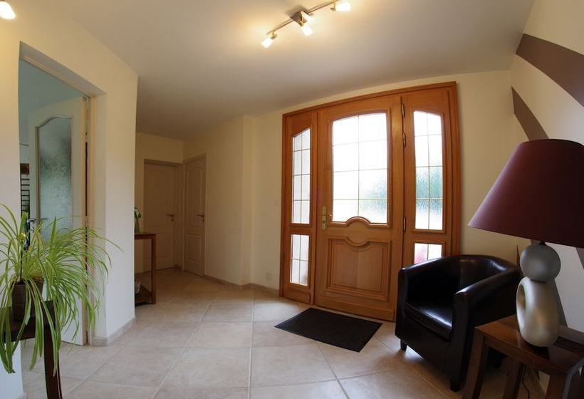 بنسيون Moreau Guy