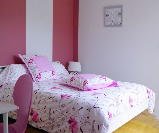 بنسيون Moreau Guy