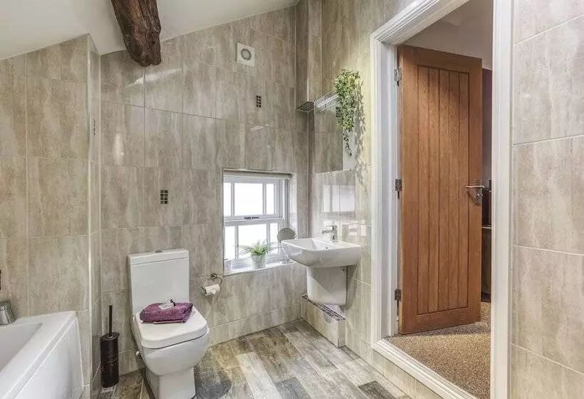 The Fountain Tea Rooms B&b