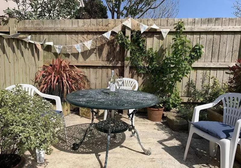 Tors Top Bed And Breakfast