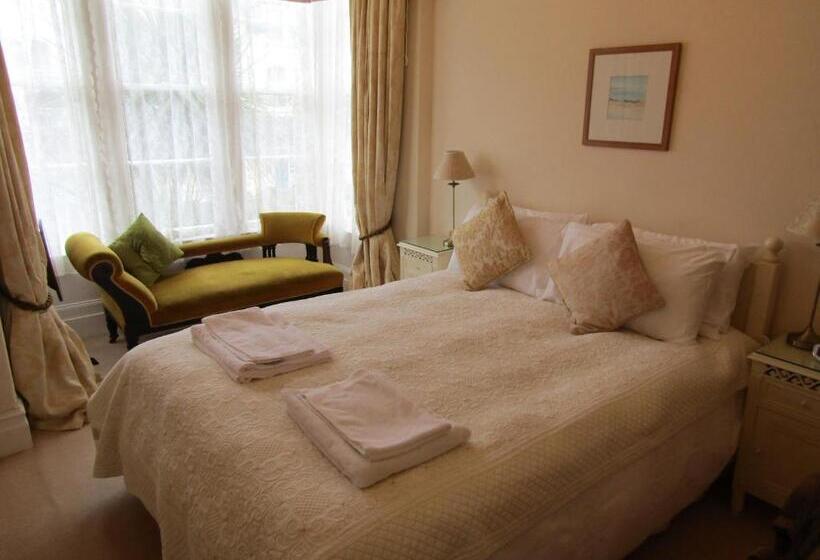 Bed and Breakfast Harringtons At 14