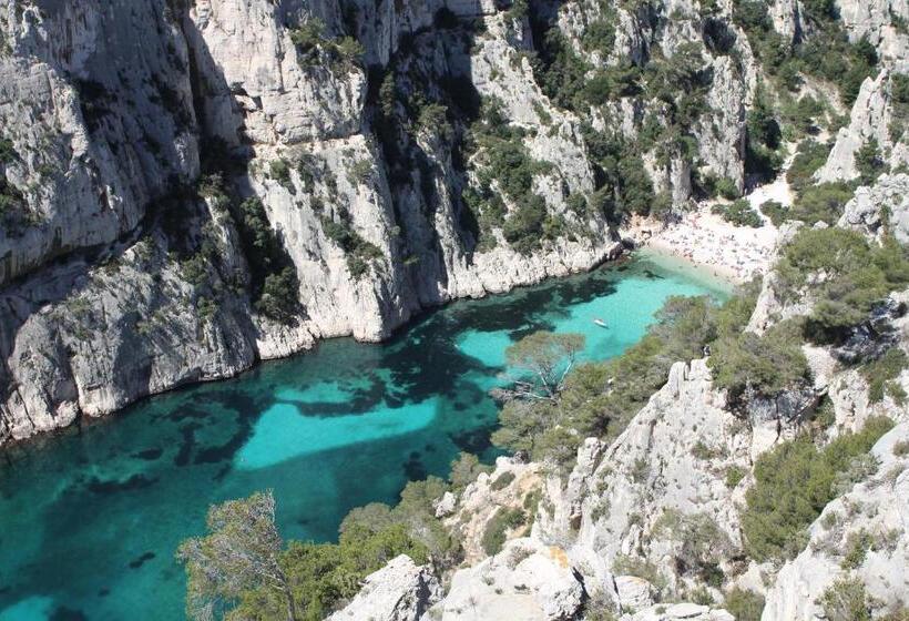 Cassis Hostel Les Heures Claires