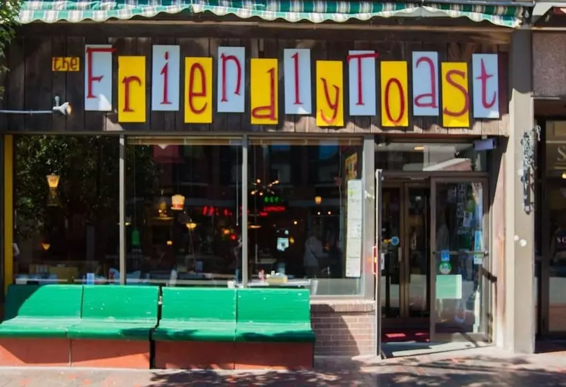 ホテル Ale House Inn