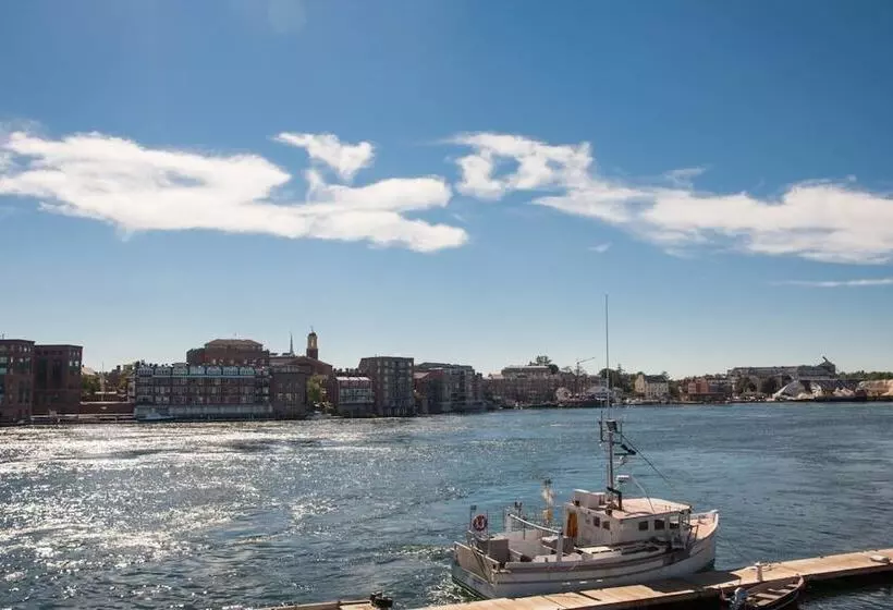 ホテル Ale House Inn