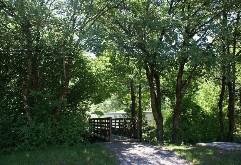 Отель Camping Du Bourg