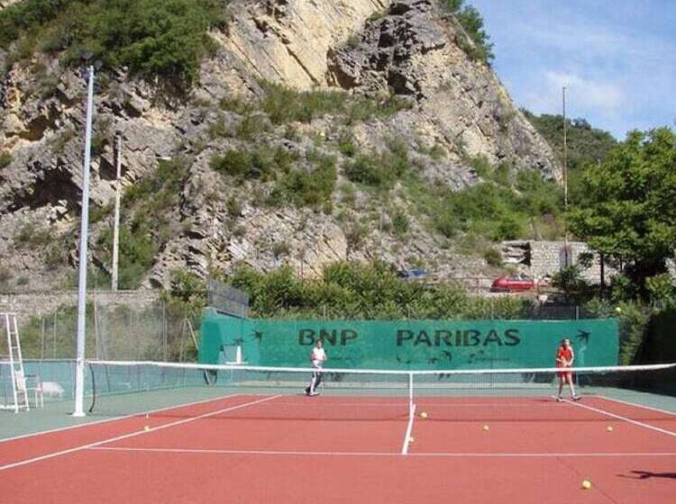 Отель Camping Du Bourg