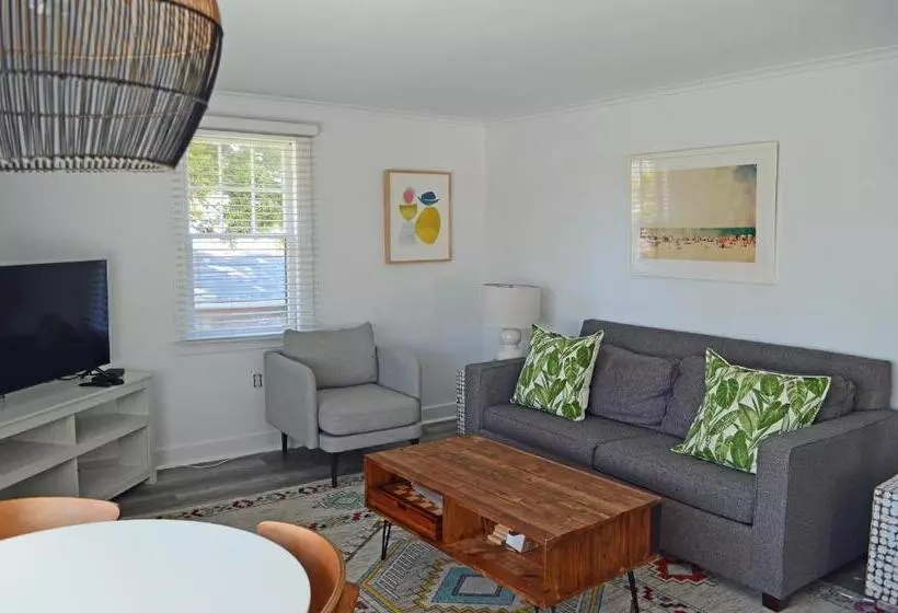ホテル Edgartown Commons Vacation Apartments