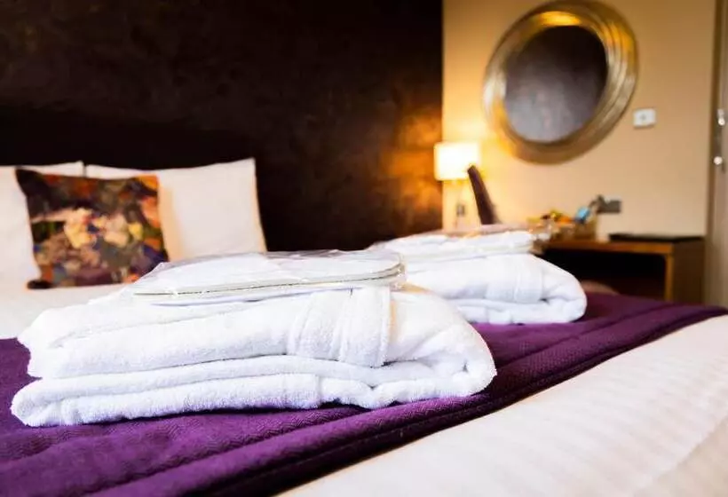 Hotelli Mitchell Hall