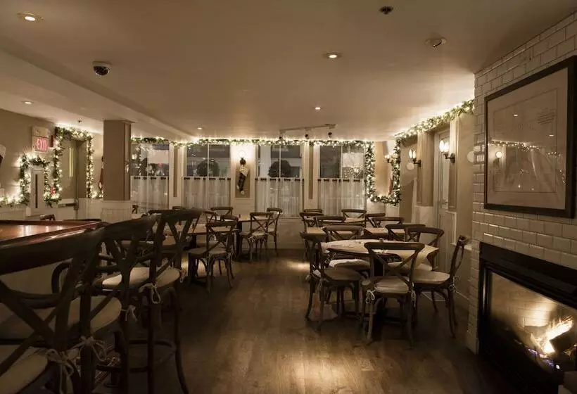 Hotelli The Crown And Anchor Inn