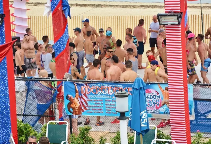 Hotelli The Crown And Anchor Inn