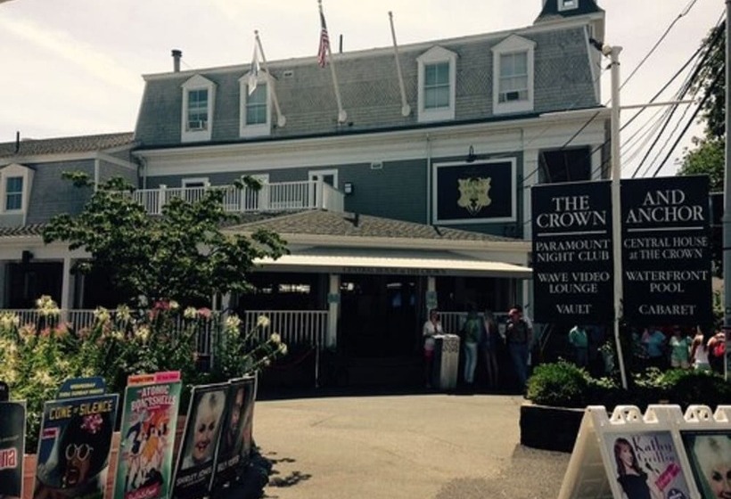 هتل The Crown And Anchor Inn