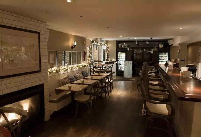 Hotelli The Crown And Anchor Inn