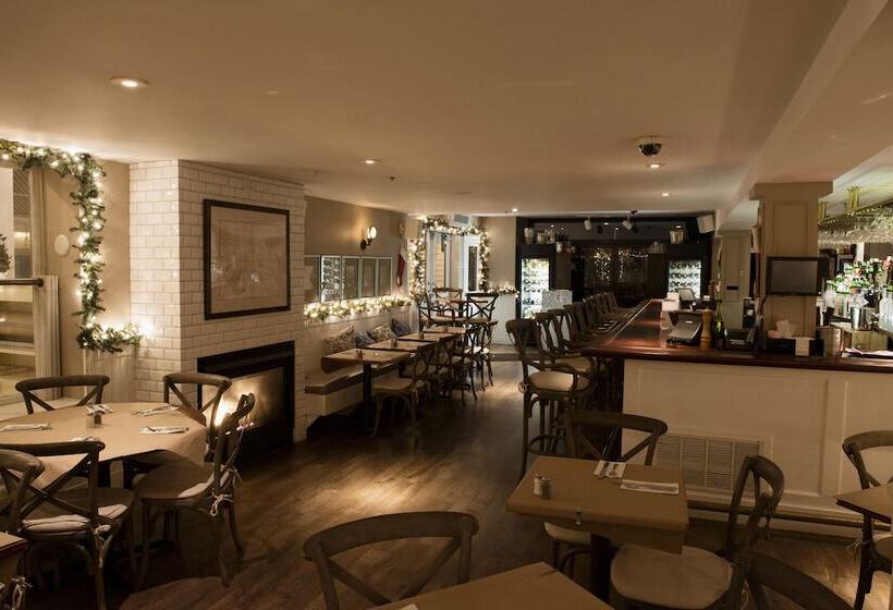 هتل The Crown And Anchor Inn