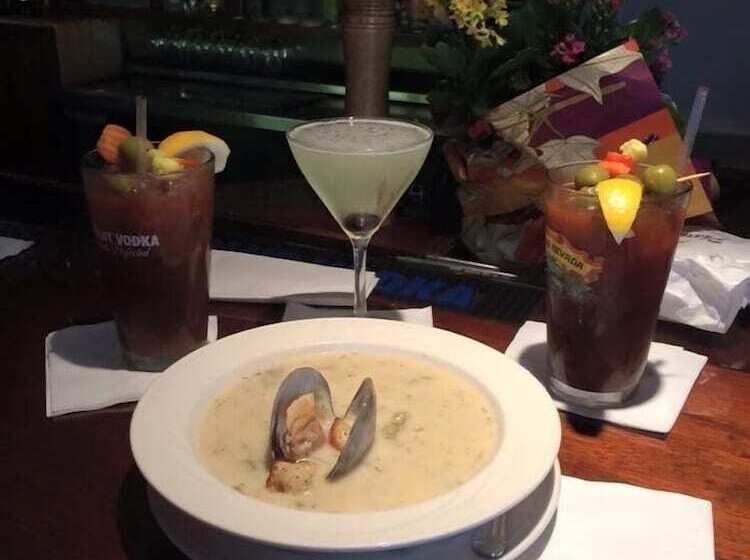 هتل The Crown And Anchor Inn