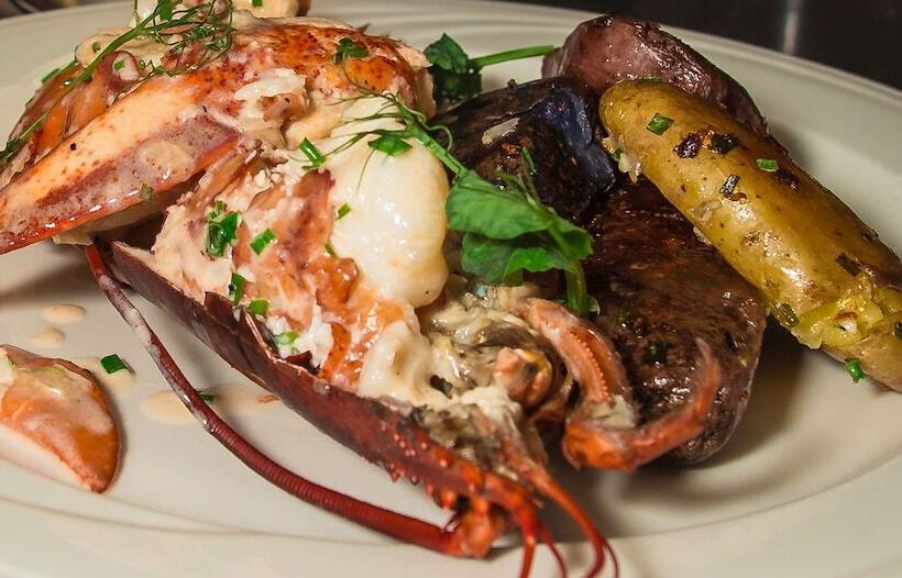 هتل The Crown And Anchor Inn