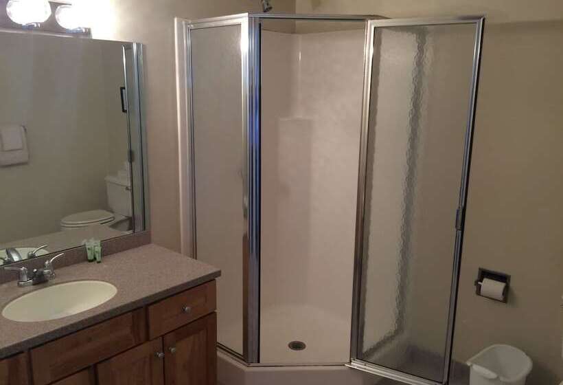 هتل The Crown And Anchor Inn