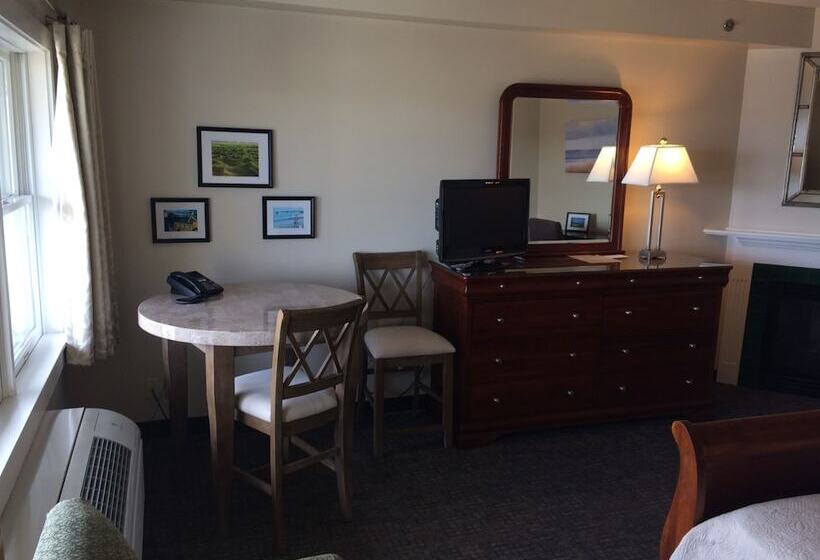 هتل The Crown And Anchor Inn