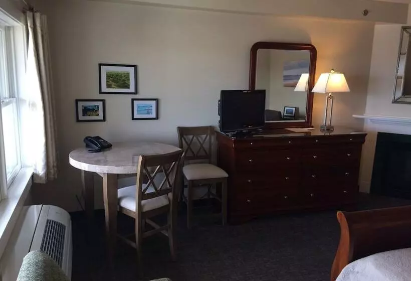 Hotelli The Crown And Anchor Inn