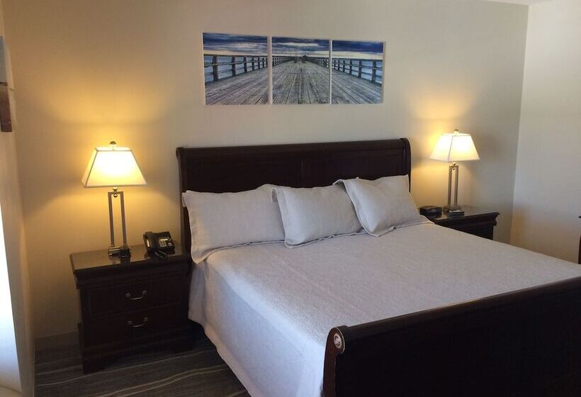 هتل The Crown And Anchor Inn