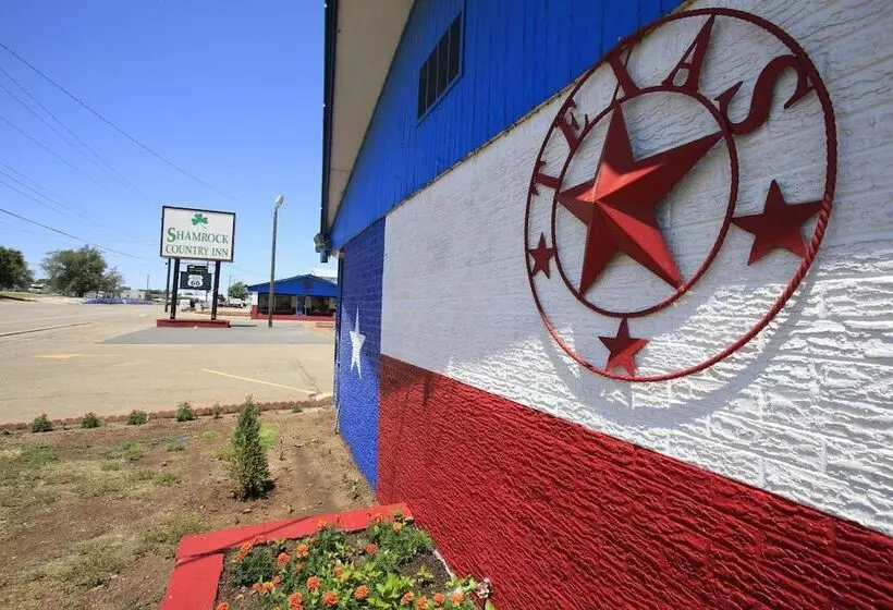 Motelli Shamrock Country Inn