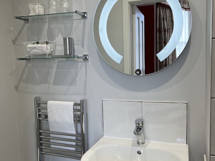 پانسیون Gladstone House