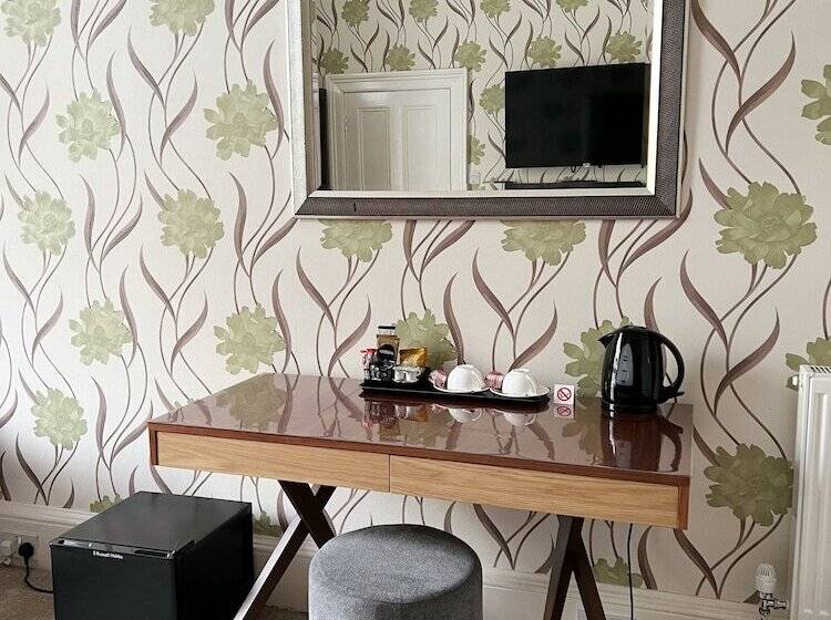 پانسیون Gladstone House