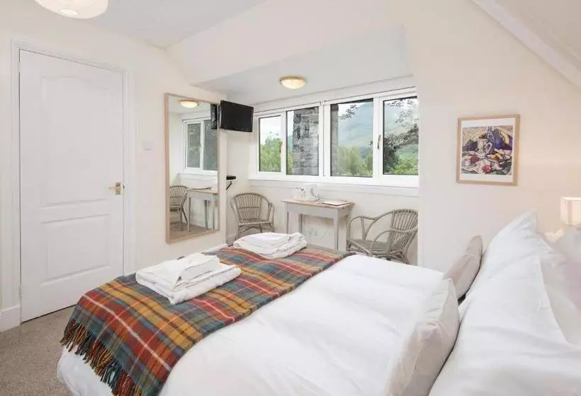 ペンション Glenbruar House