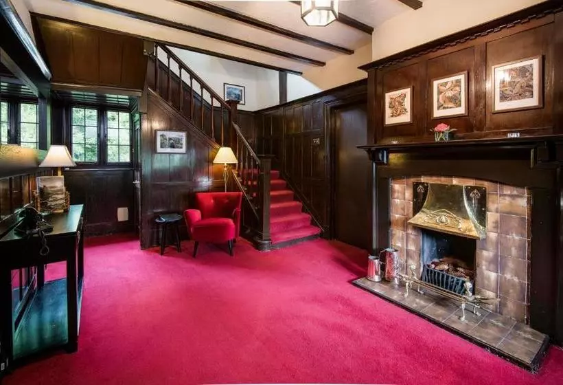 ペンション Glenbruar House